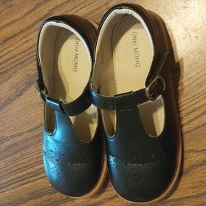 Otter MOMO girls Mary Jane velcro closure dress shoes size 2